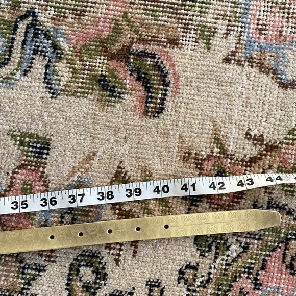 Womens Michael Kors Golden LOGO skinny Belt NWOT! Pristine! Fits 36-40”🔥🎄 - Picture 5 of 8